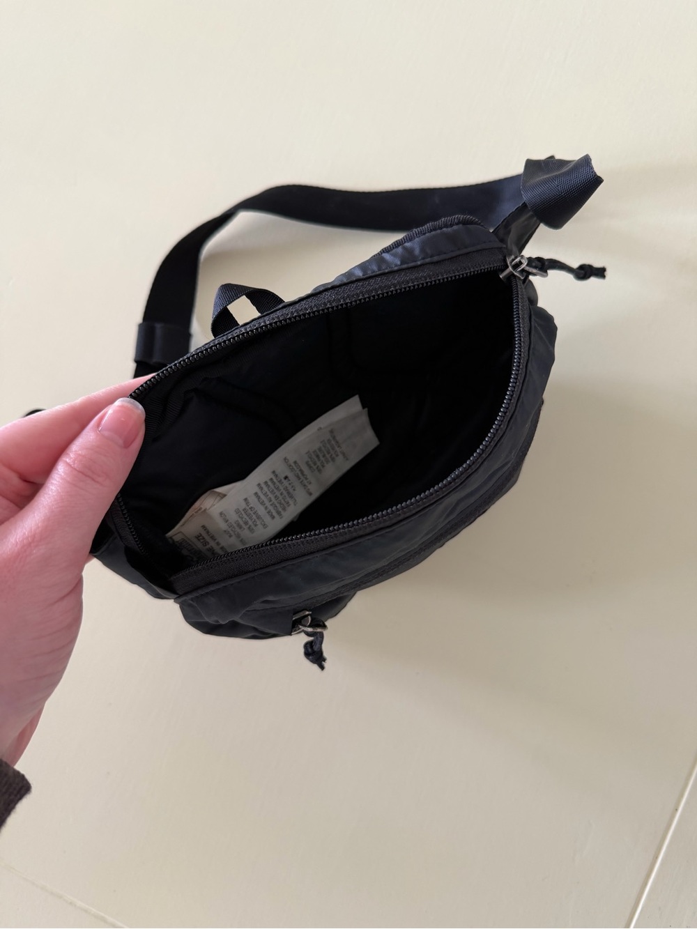 Patagonia Black Lightweight Travel Hip Pack / 100% Nylon Crossbody Belt Bag - Picture 5 of 5